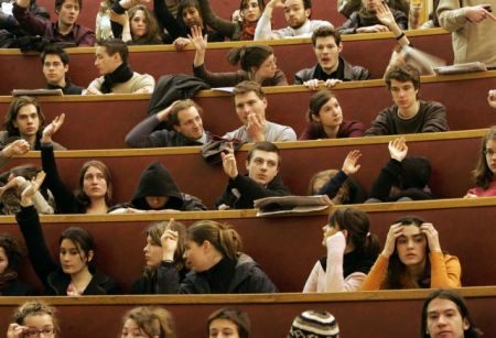 Υπουργείο Παιδείας: Διπλές εξεταστικές για τους επί πτυχίω φοιτητές