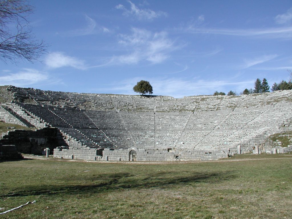 Ηπειρος: Δικτυώνονται πέντε αρχαία θέατρα