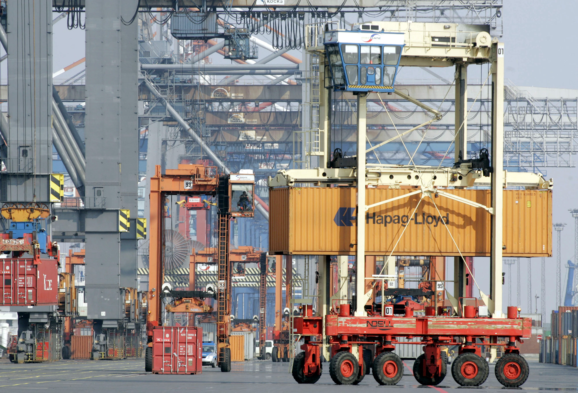 Γερμανία: Μειώθηκαν οι εισαγωγές και εξαγωγές εν μέσω κρίσης