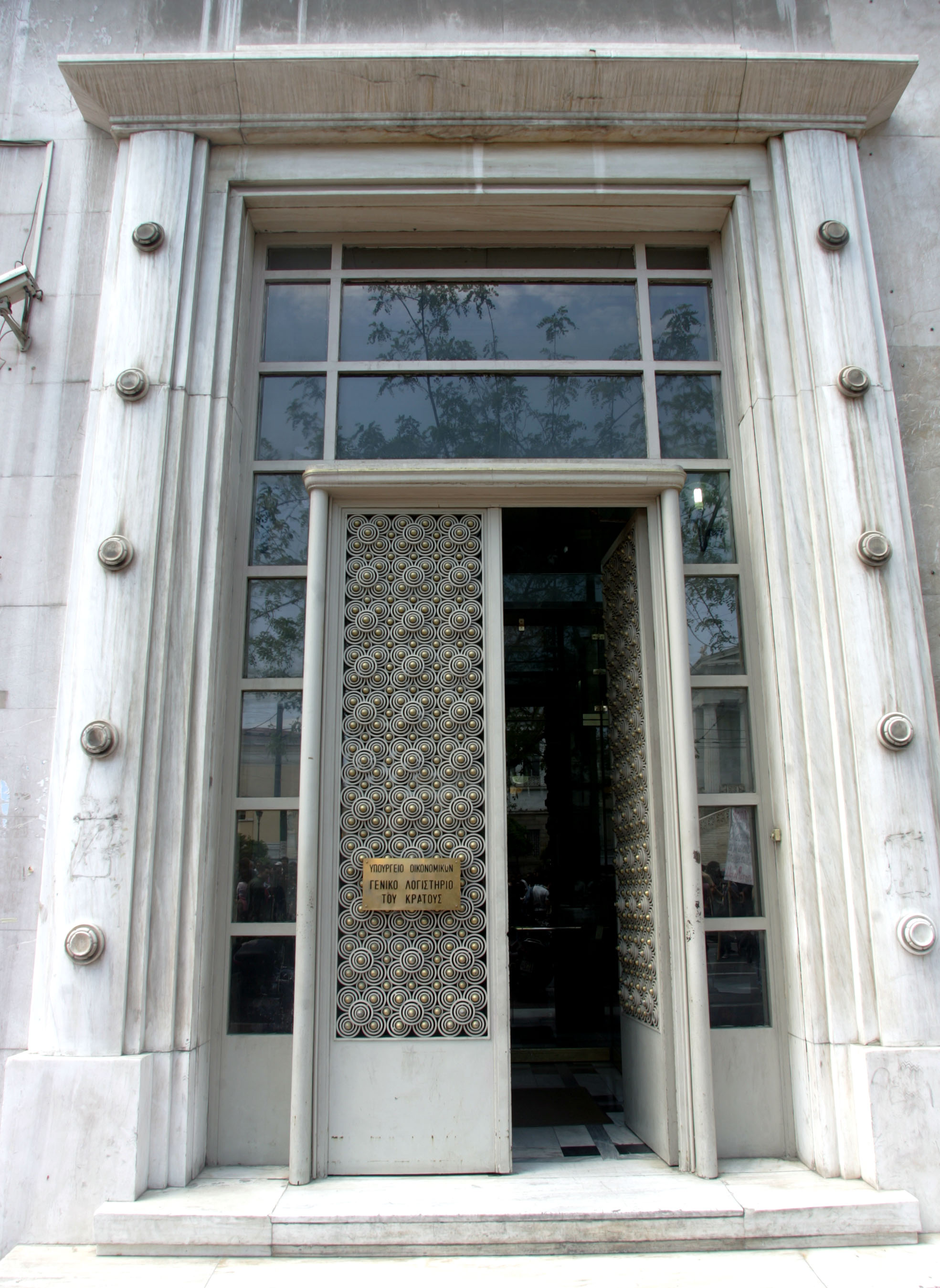 Κοινωνικό μέρισμα 833 ευρώ για οικογένεια με δύο παιδιά