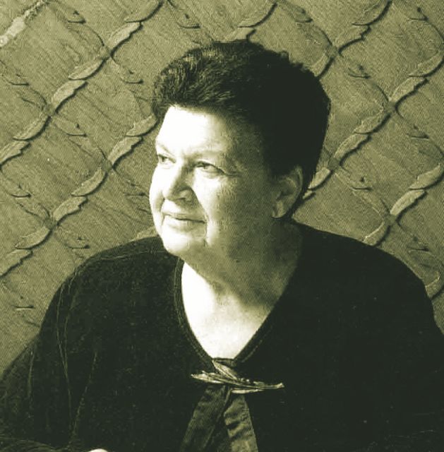 Ιωάννα Παπαντωνίου: Οι Ελληνίδες μέσα από τα νυφικά τους