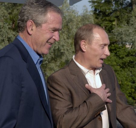 Η «εξομολόγηση» του Τζόρτζ Μπους για τον Πούτιν