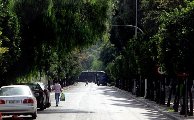 Προσαγωγές έξω από το Μέγαρο Μαξίμου