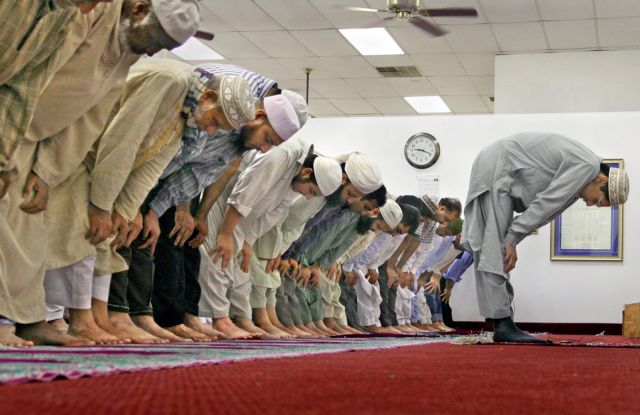 Έδιωξαν δύο «ιμάμηδες» για κηρύγματα μίσους στην Αθήνα