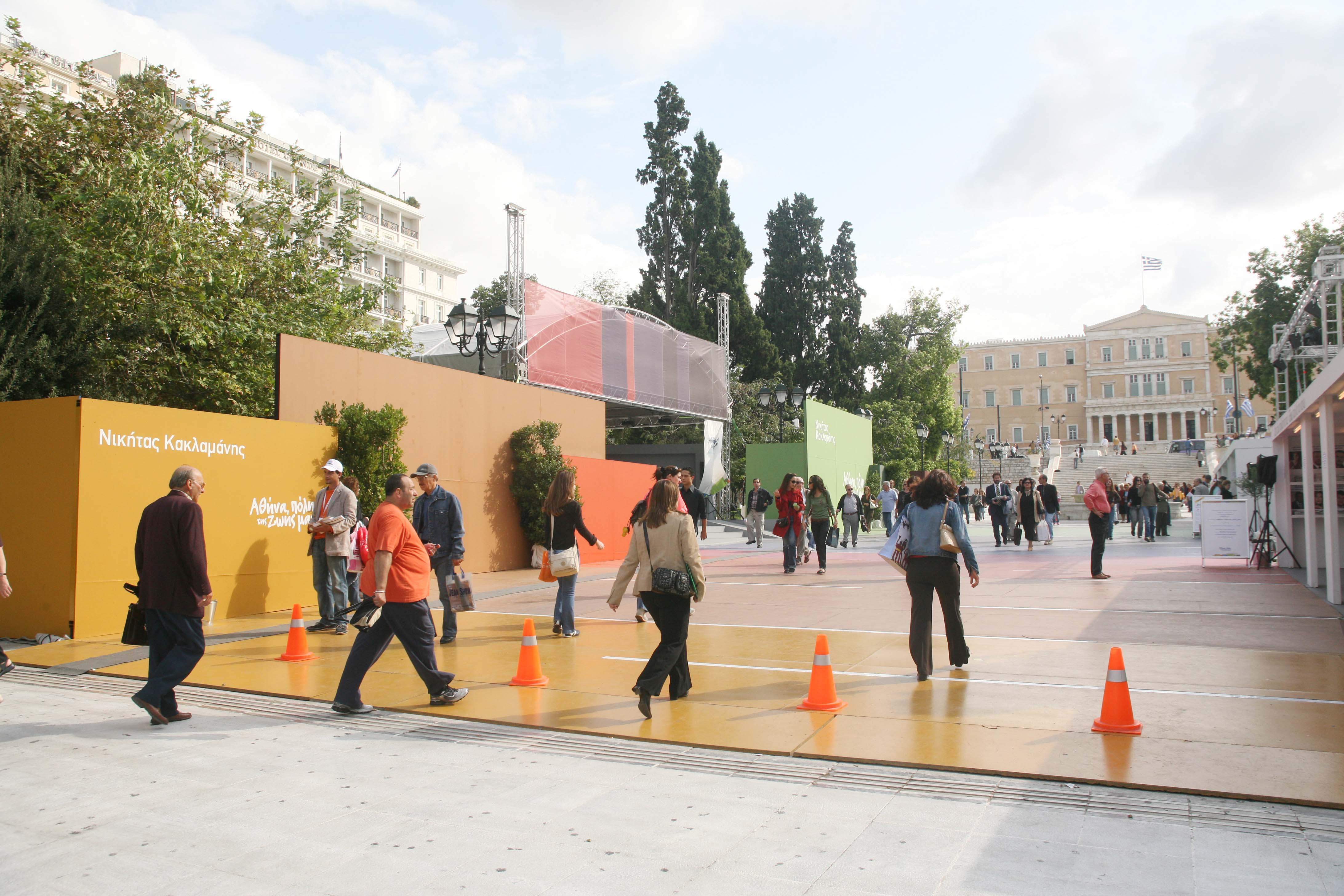 Ενταση στον Πειραιά για τα εκλογικά περίπτερα