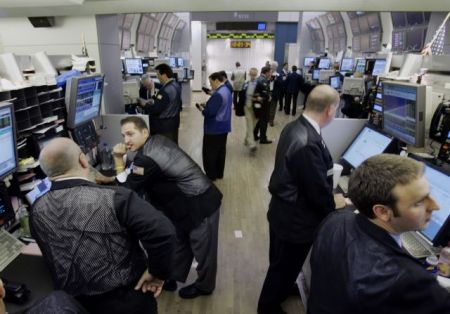 Γιατί μειώνονται οι μισθοί στη Δύση