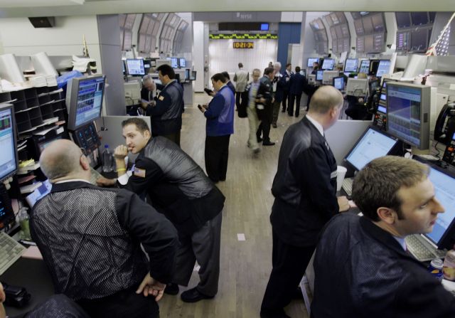 Γιατί μειώνονται οι μισθοί στη Δύση