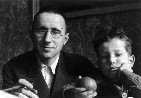 Η αγγλοσαξονική επανεκτίμηση του Μπέρτολτ Μπρεχτ