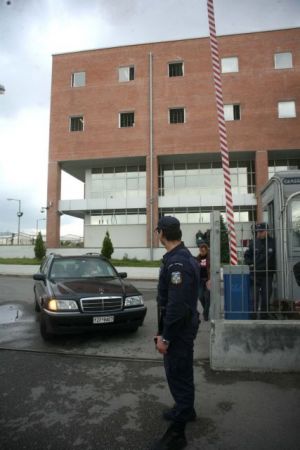 Τρεις αλλοδαπούς που διέφυγαν από το Μεταγωγών αναζητά η ΕΛ.ΑΣ.