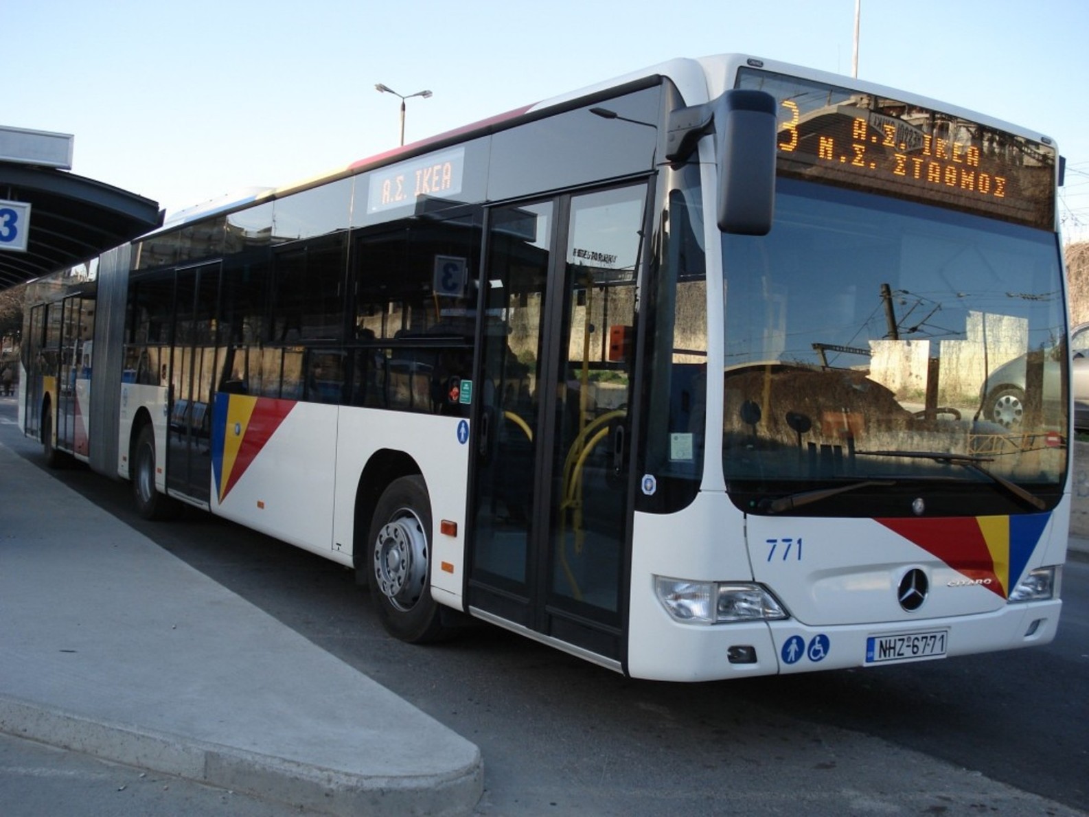 Θεσσαλονίκη: Οδηγός κατέβασε δύο μετανάστες από το λεωφορείο