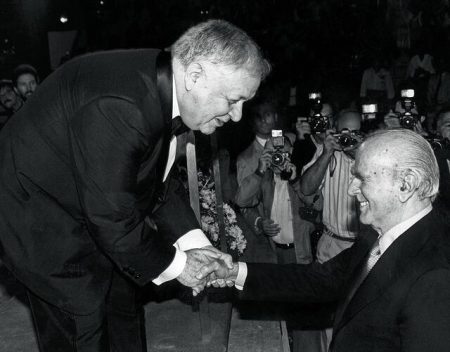 «Την ελευθερία μου δεν την εξαρτώ από πολιτικά σχήματα»: Ο πολιτικός Μάνος Χατζιδάκις