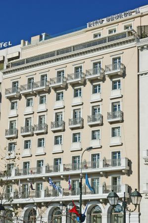 H Eurobank προχωρεί σε πώληση του «King George»