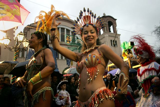 Σε αποκριάτικους ρυθμούς όλη η Αθήνα