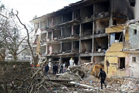 Τέσσερις νεκροί στο Ντιγιάρμπακιρ ενώ το Κουρδικό βράζει