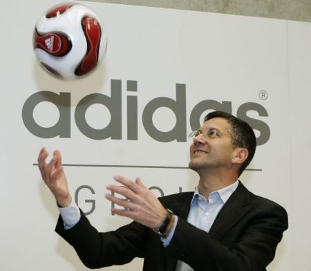 Η Reebok δεν «περπατά» και τρέχουν στην Adidas