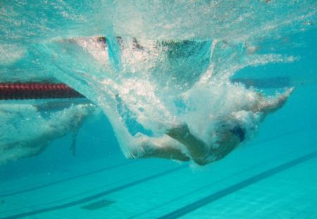 Ελβετία: Υποχρεωτική η κολύμβηση με τα αγόρια για τις μουσουλμάνες μαθήτριες