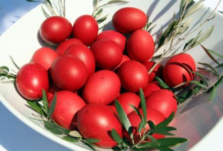 Ρεμπέτικα και κόκκινα αβγά