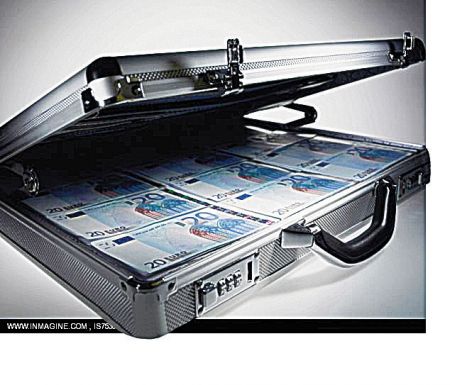 Απολογία Κάντα: Και σε μαύρες βαλίτσες διακινούνταν οι μίζες