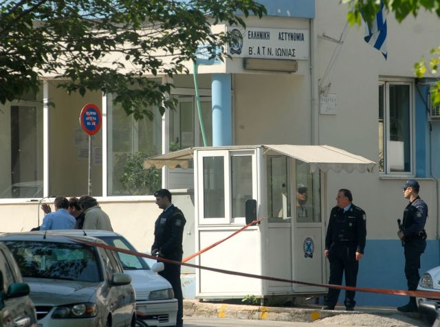 Καταγγελίες συνδικαλιστών για αστυνομικούς με χρέη καθαρίστριας