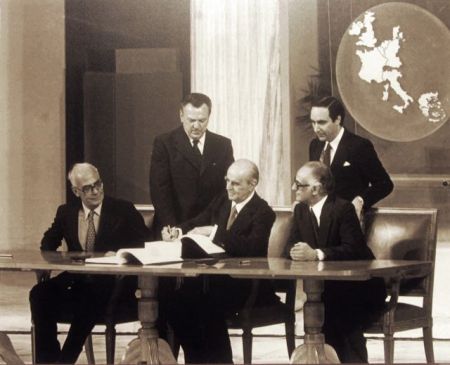 Τα λάθη που οδήγησαν στην κρίση και στα μνημόνια