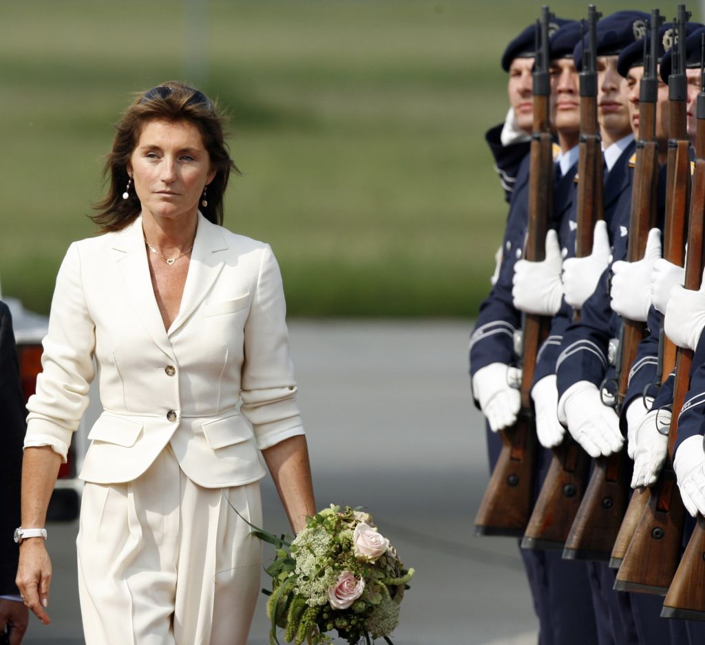 Γαλλία: Αναμένεται η αυτοβιογραφία της πρώην κυρίας Σαρκοζί