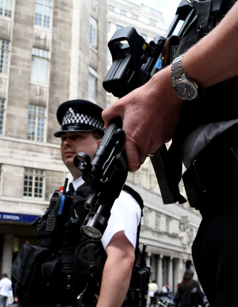 Συνελήφθη 25χρονη ύποπτη για τρομοκρατία στο βόρειο Λονδίνο | tovima.gr