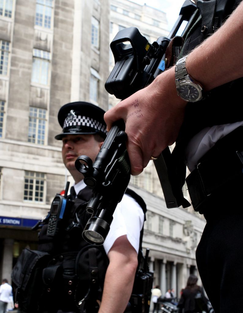 Συνελήφθη 25χρονη ύποπτη για τρομοκρατία στο βόρειο Λονδίνο