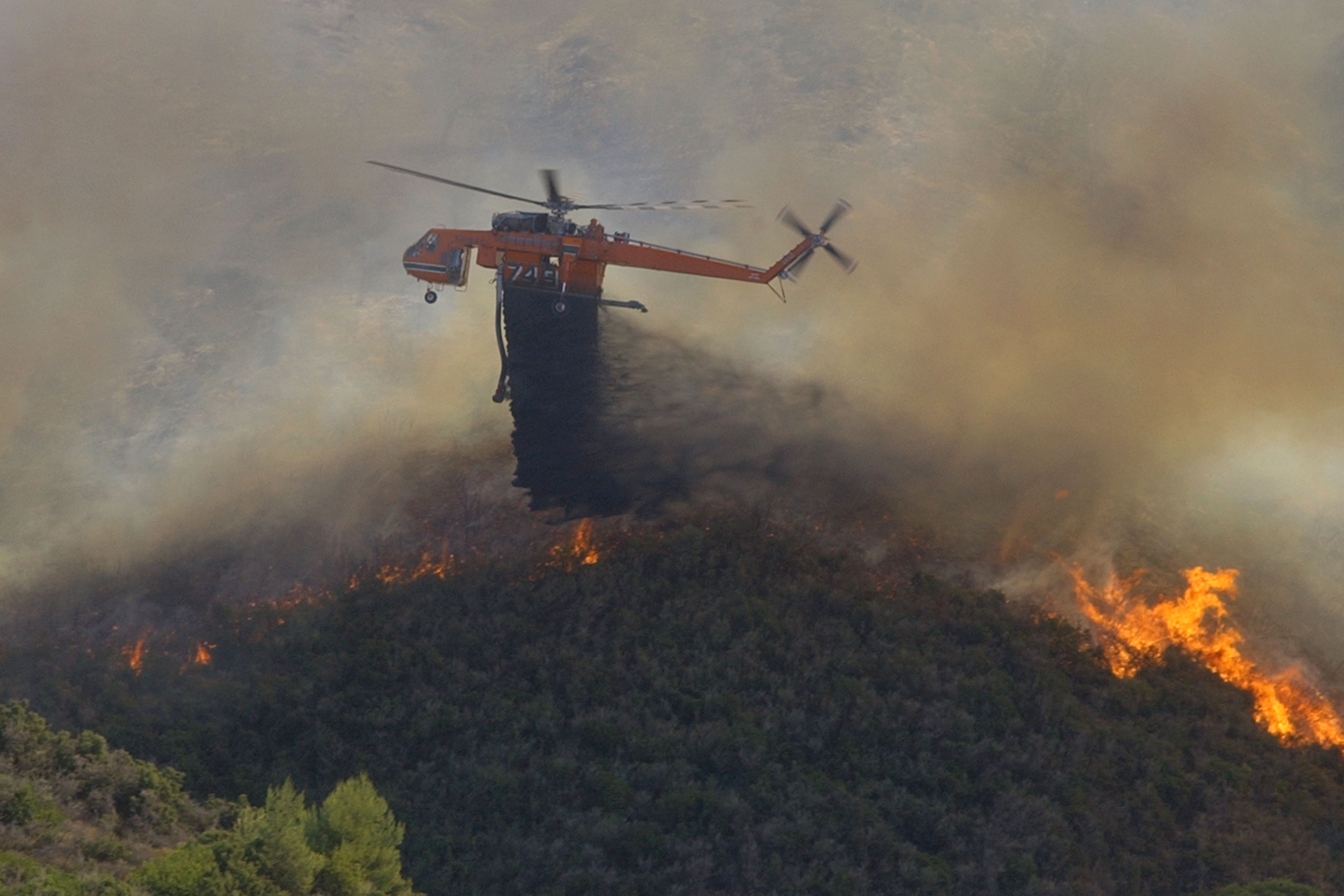 Υπό έλεγχο η φωτιά στη Βόρεια Εύβοια