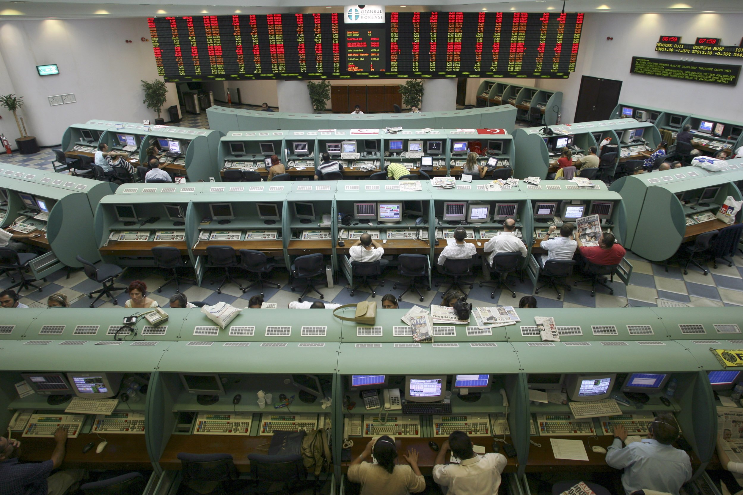 Οι ξένοι επενδυτές «ξεφορτώνονται» τουρκικά ομόλογα και λίρες