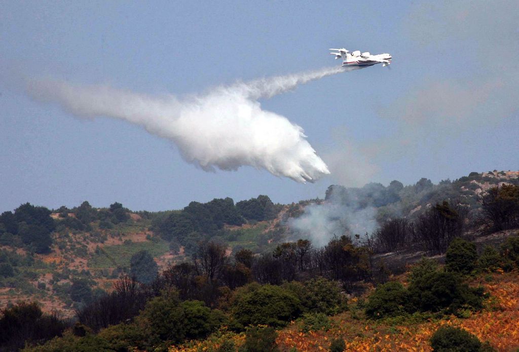 Φωτιά σε εξέλιξη στον Κάτω Όλυμπο καίει χορτολειβαδικές εκτάσεις