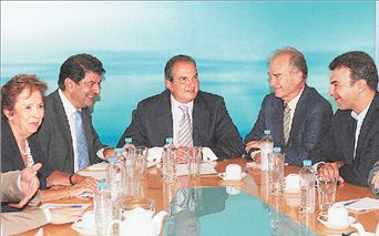 Ενας… Ερντογάν και τρεις Καραμανλήδες στις λίστες