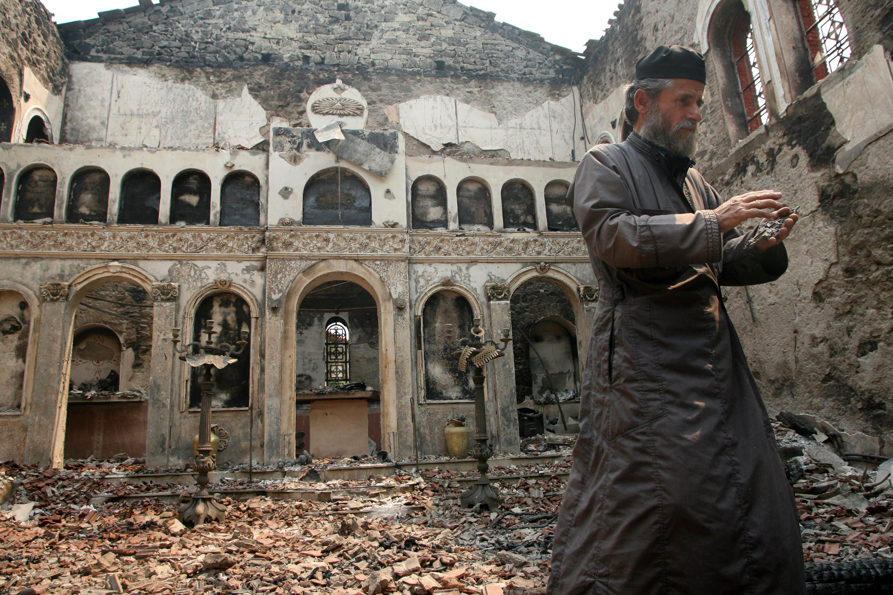 Εβαλαν φωτιά σε εκκλησία για να γυρίσουν τουρκικό σίριαλ
