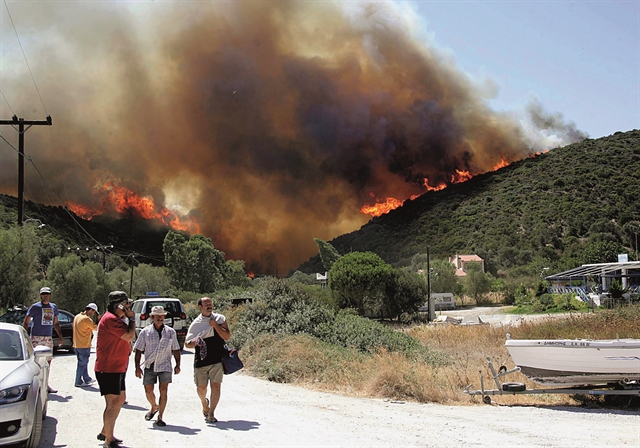 Με υπευθυνότητα δίπλα στους πληγέντες από τις πυρκαγιές στην Εύβοια