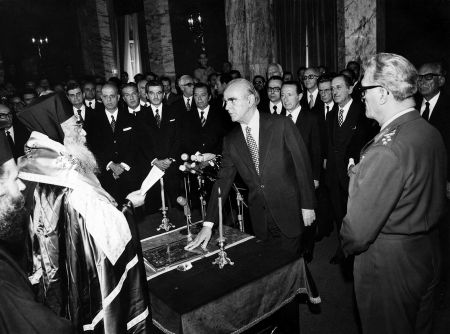 Νέες εποχές: Τι έμεινε από τη Μεταπολίτευση;