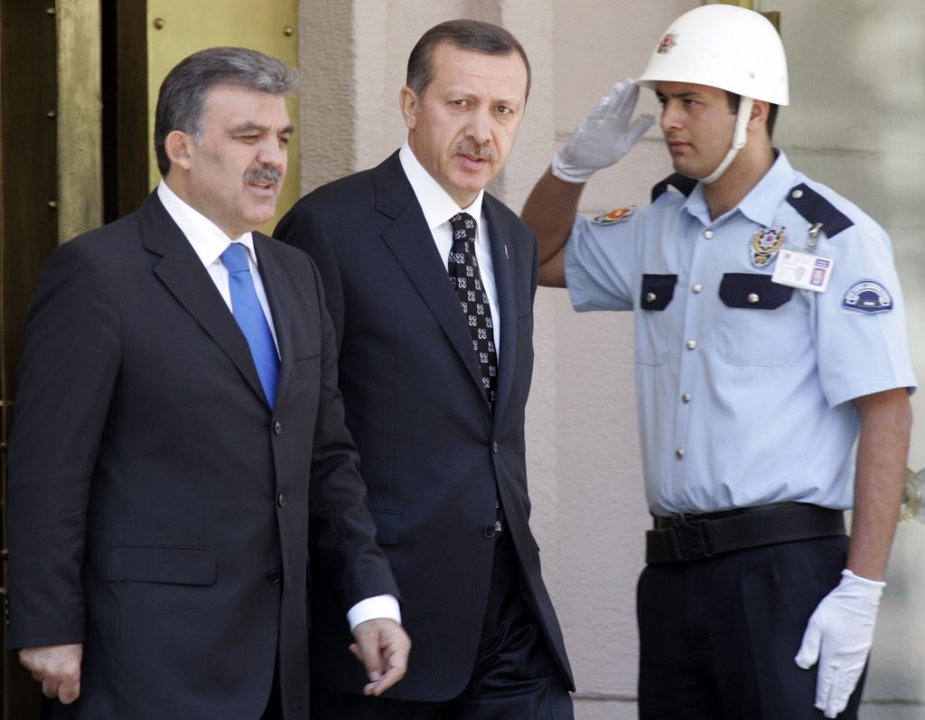 Σύννεφα στις σχέσεις Ερντογάν – Γκιούλ