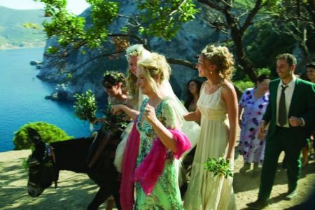 Ρεπεράζ επενδυτών στη Σύρο και στον Μαραθώνα