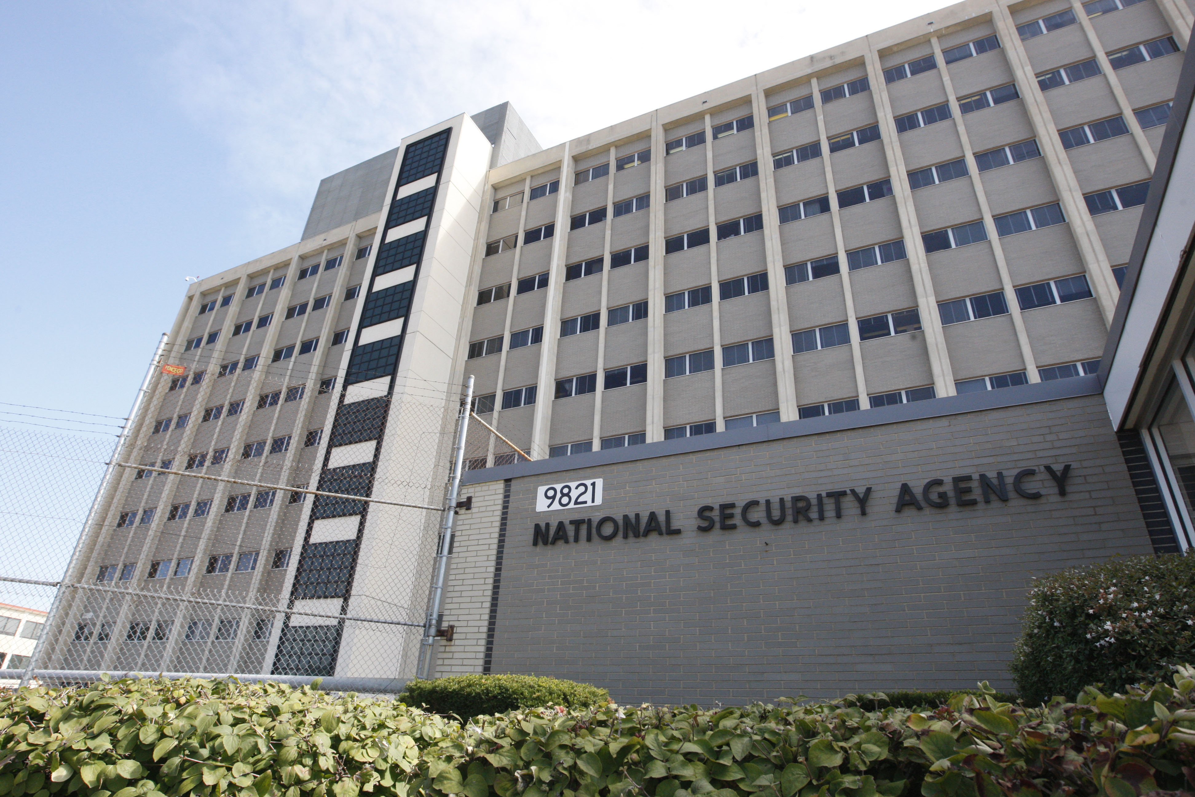 Monde: Γάλλοι διπλωμάτες στους κοριούς της NSA