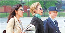 Στρωμένος με λάσπη είναι ο δρόμος προς τον Λευκό Οίκο