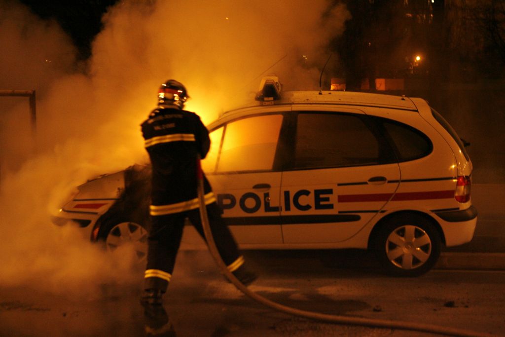 Μολότοφ στο αστυνομικό τμήμα Βύρωνα
