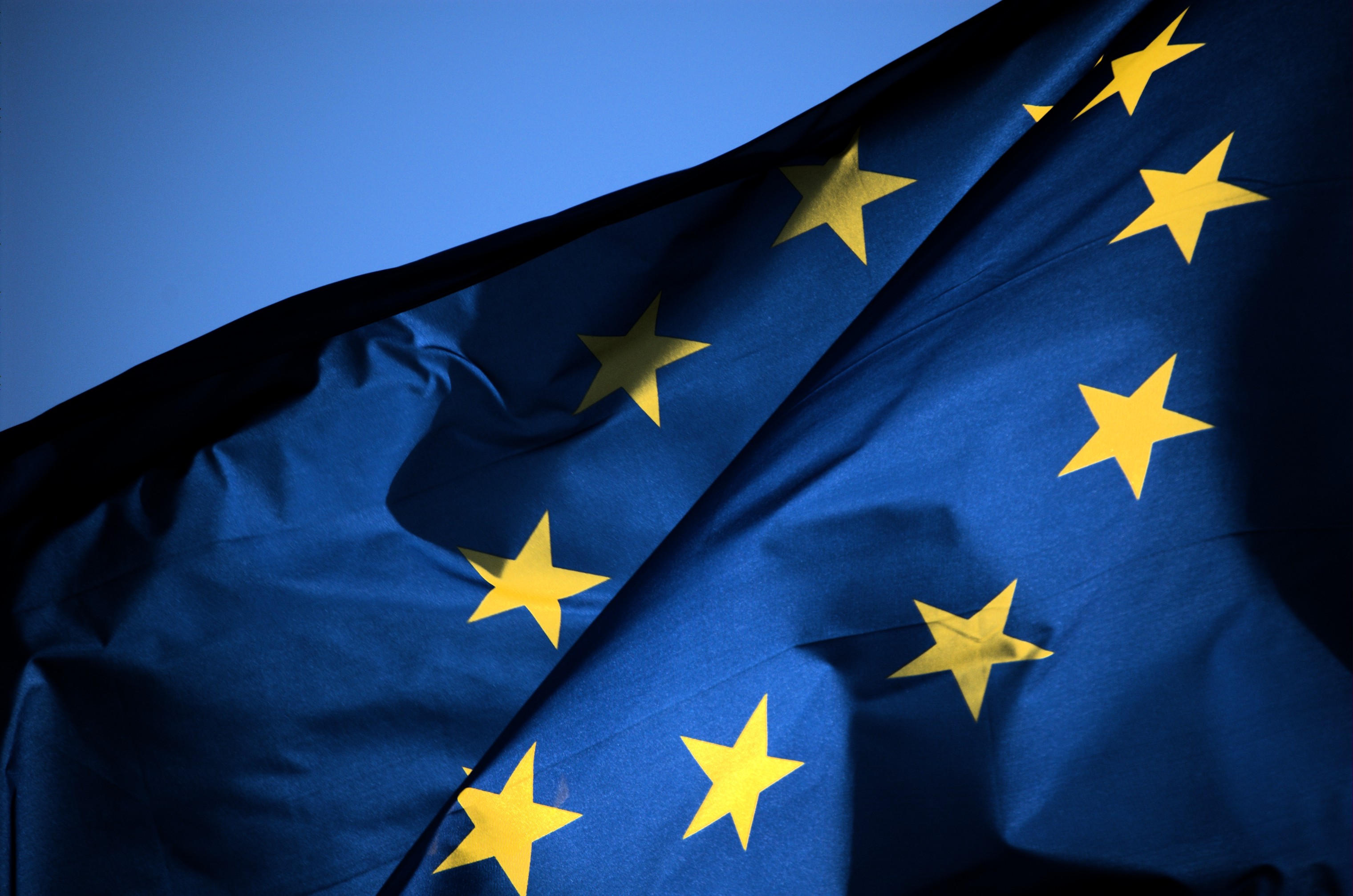 Ευρωβαρόμετρο: Η ύφεση μειώνει την εμπιστοσύνη στον ευρωπαϊσμό