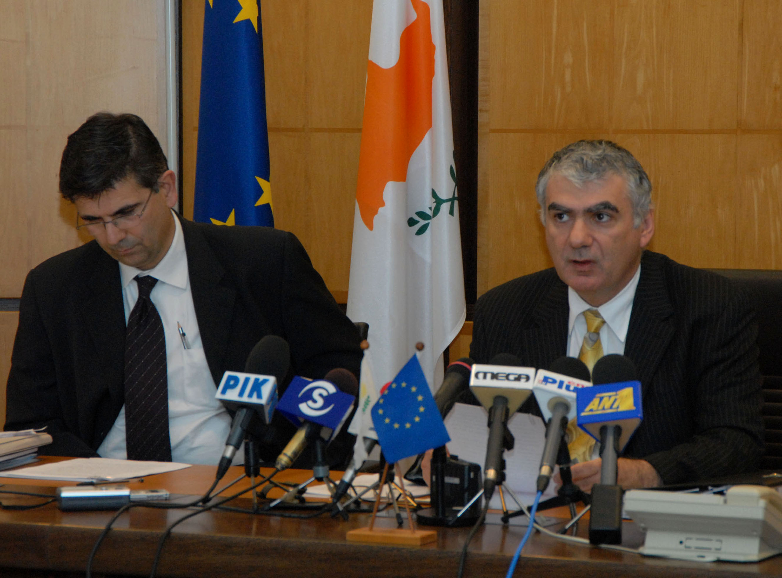 Κύπρος: Διακομματική έκκληση να παραμείνει ο Κεντρικός Τραπεζίτης
