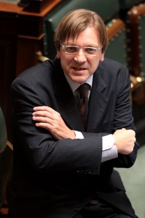 Φερχόφστατ: Δεν λύνονται μόνο με τις επανορθώσεις τα προβλήματα της Ελλάδας