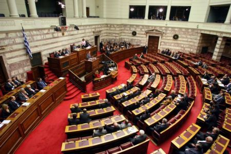 Βουλή: Επεξεργάζεται κώδικα δεοντολογίας βουλευτών