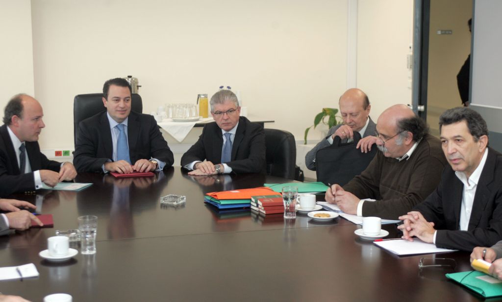 Μείωση φορολογίας ζητούν έξι «καραμανλικοί» βουλευτές
