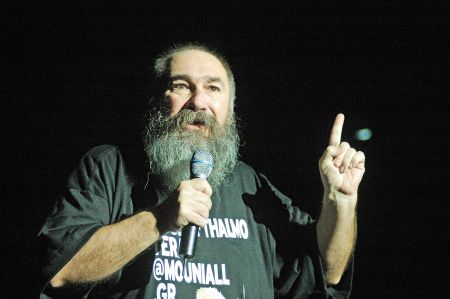 Τα δύο πρόσωπα του Τζίμη Πανούση