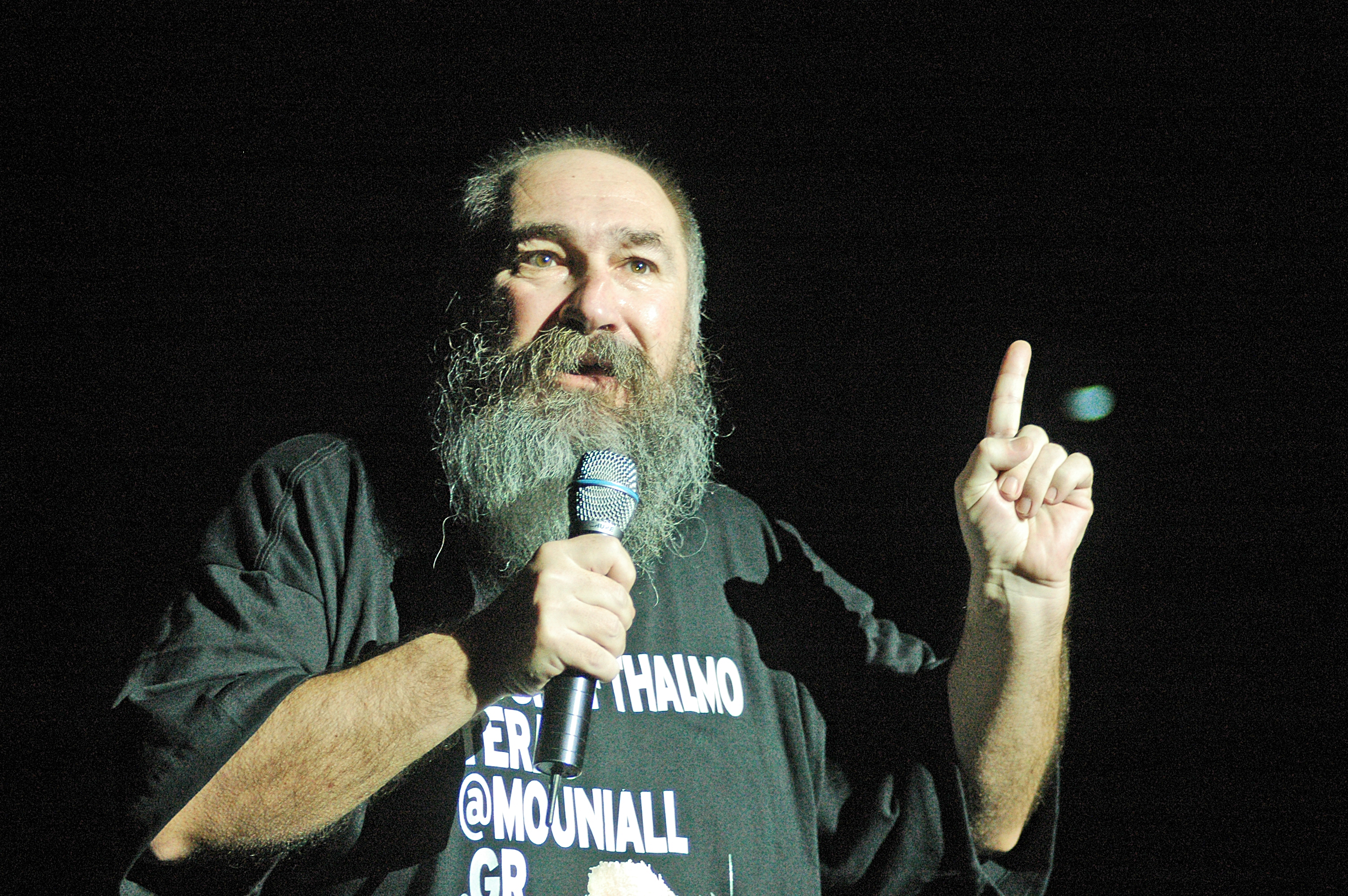 Τα δύο πρόσωπα του Τζίμη Πανούση