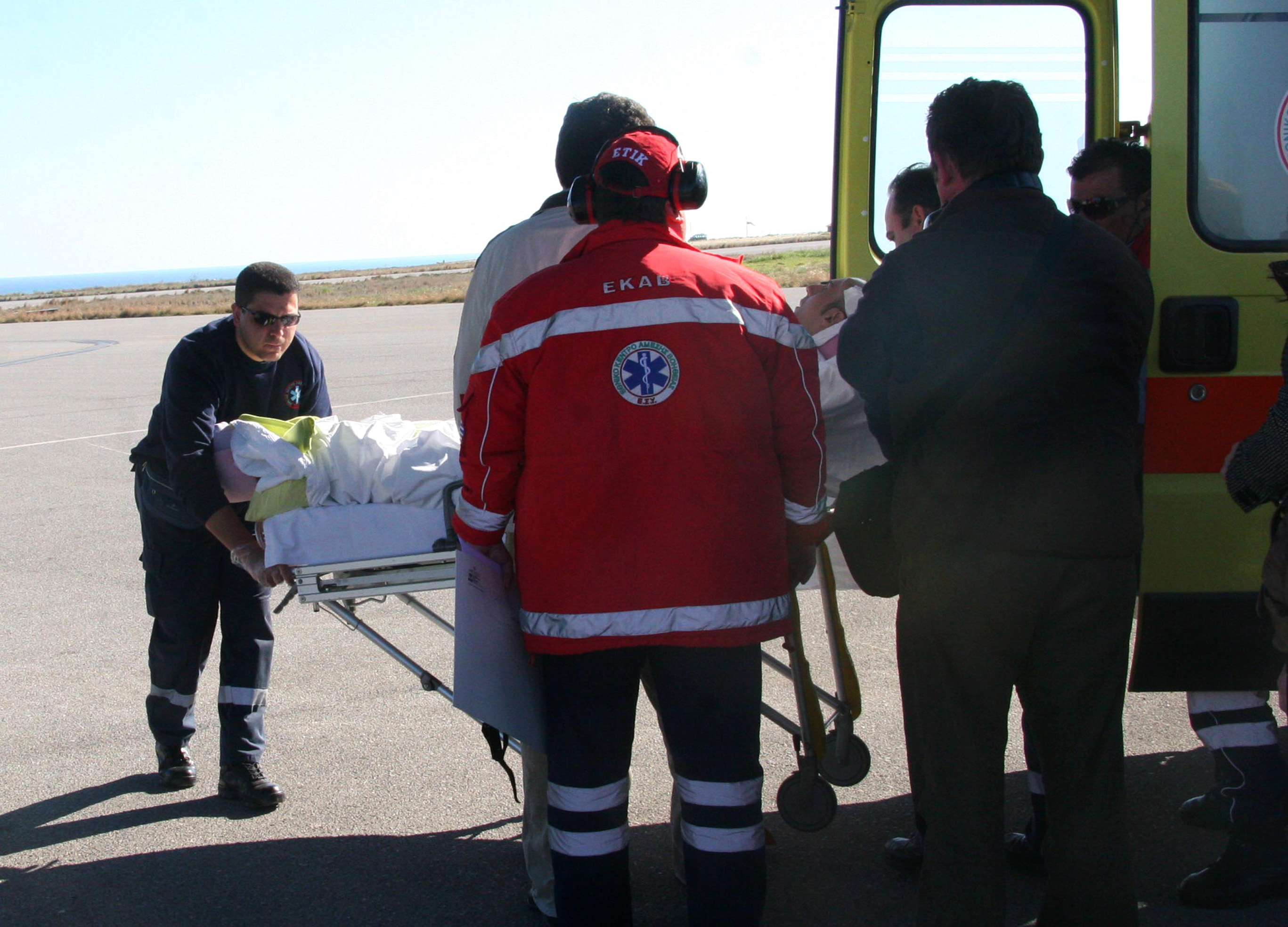 Δύο έγκυες και ένα βρέφος έφτασαν με C-130 σε Αθήνα-Θεσσαλονίκη