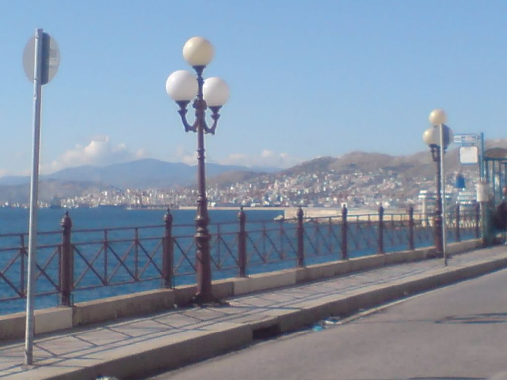 Εφτασε σε Φρεαττύδα και Πειραϊκή η ρύπανση από τη Σαλαμίνα