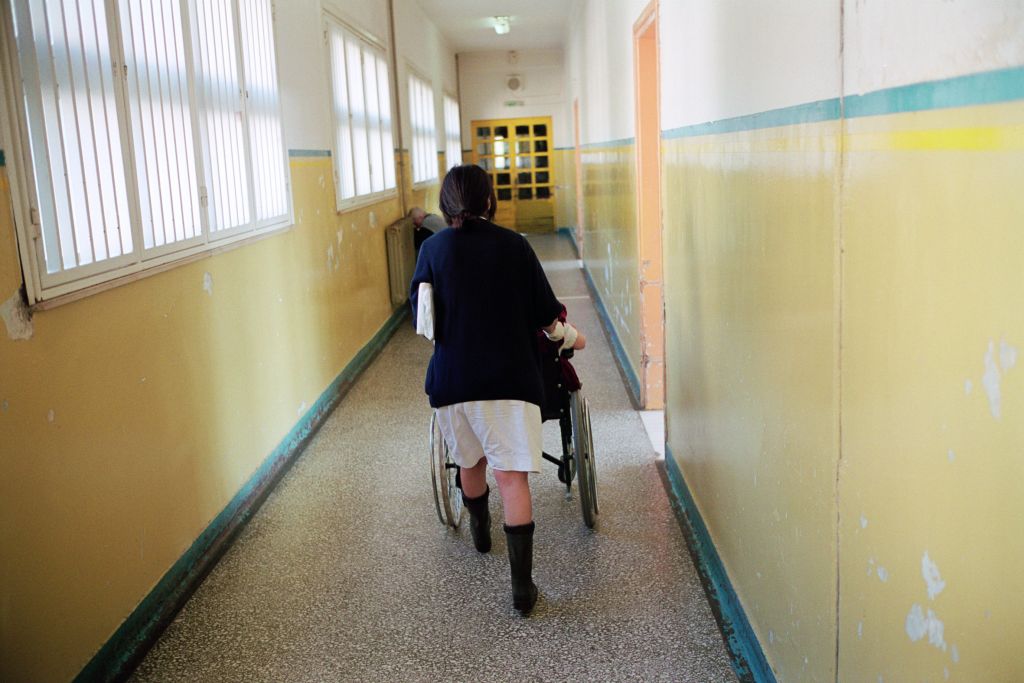 Παπακώστα: Εντός χρονοδιαγράμματος η ψυχιατρική μεταρρύθμιση