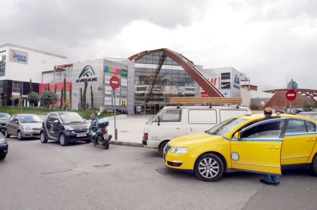 Μικρή πτώση τζίρου και κίνησης για το Avenue το 2012